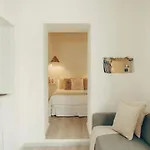 Διαμέρισμα Naos - Beachside & Downtown