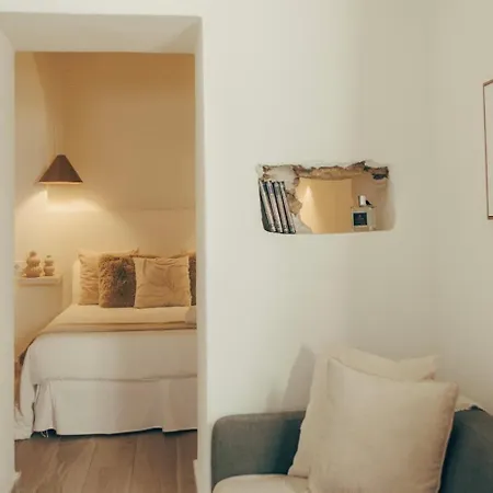Naos - Beachside & Downtown Apartment