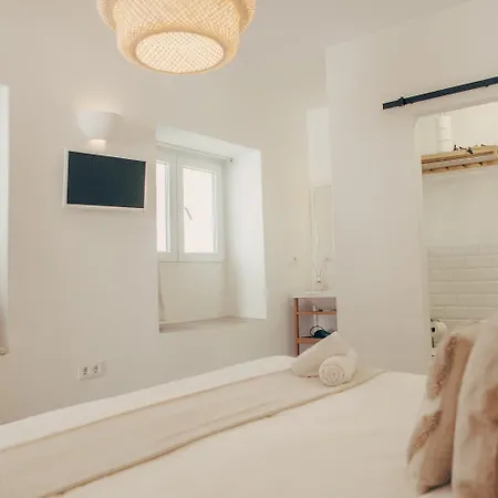 Naos - Beachside & Downtown