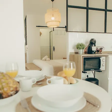 Naos - Beachside & Downtown Apartment *
