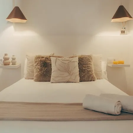 Naos - Beachside & Downtown