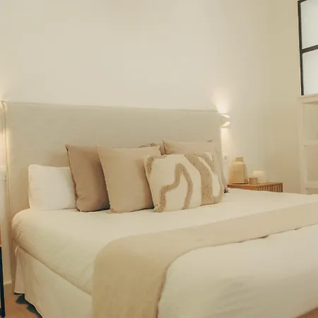 Naos - Beachside & Downtown Apartment