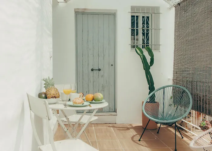 Naos - Beachside & Downtown