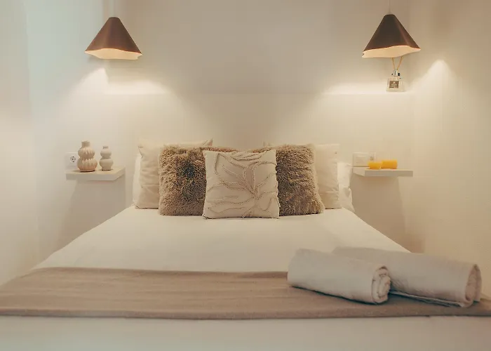 Naos - Beachside & Downtown