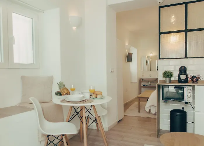 Naos - Beachside & Downtown アパート