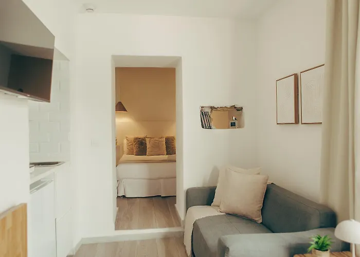 Naos - Beachside & Downtown