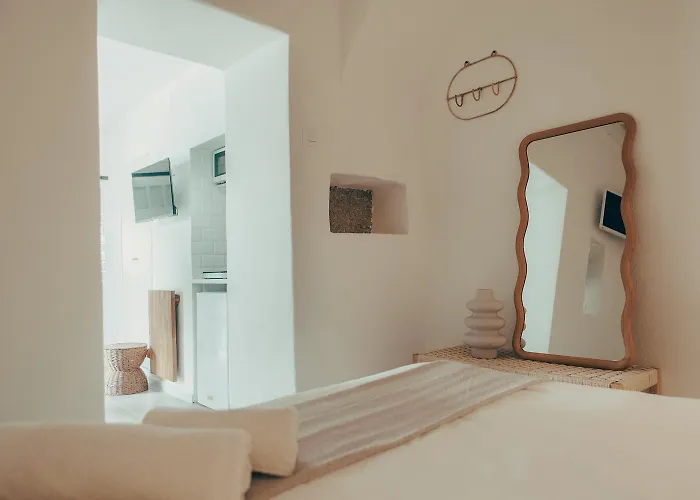 Naos - Beachside & Downtown *